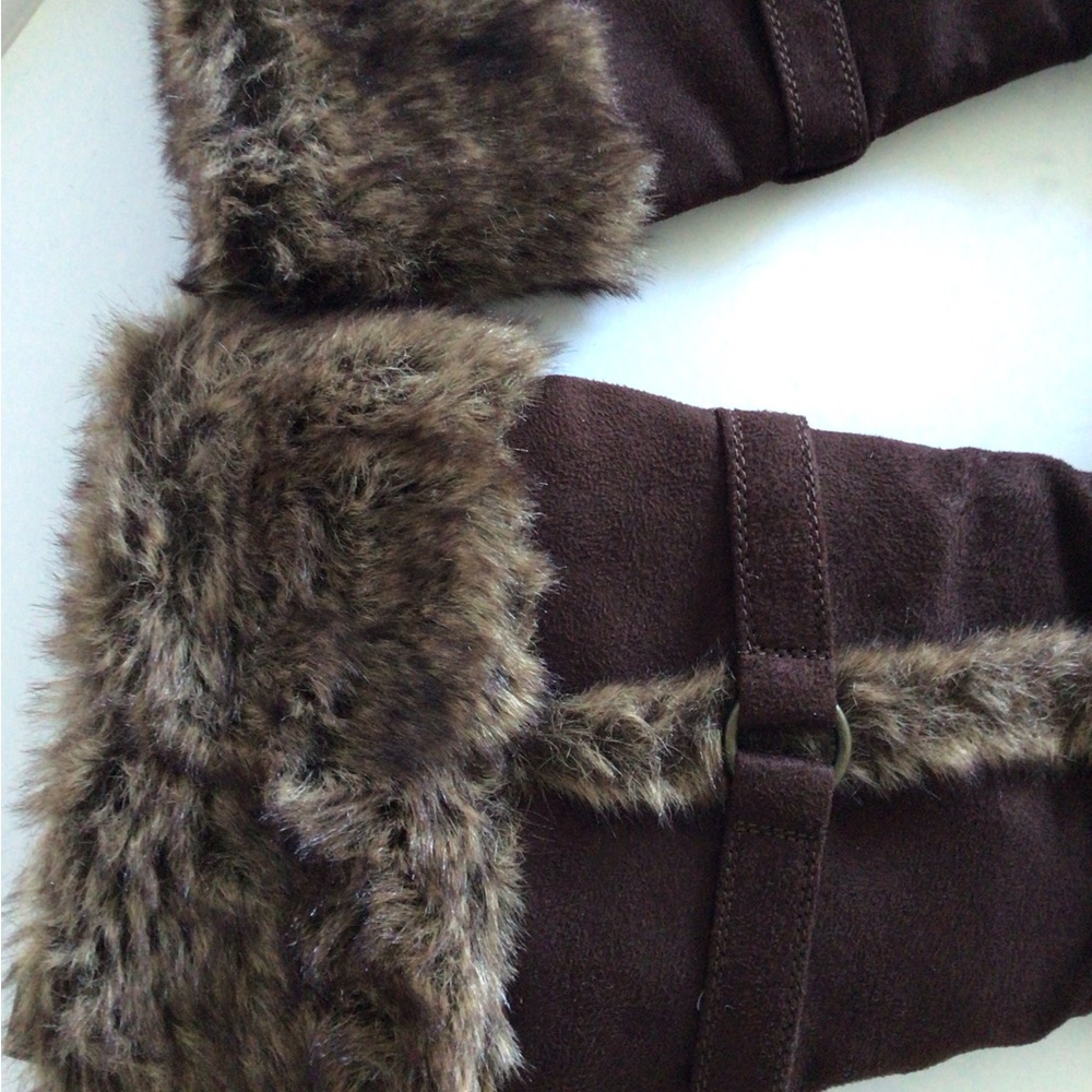 NEW American Eagle Dark Brown Suede Fur-Trimmed Boots. Size 10 - Picture 4 of 7